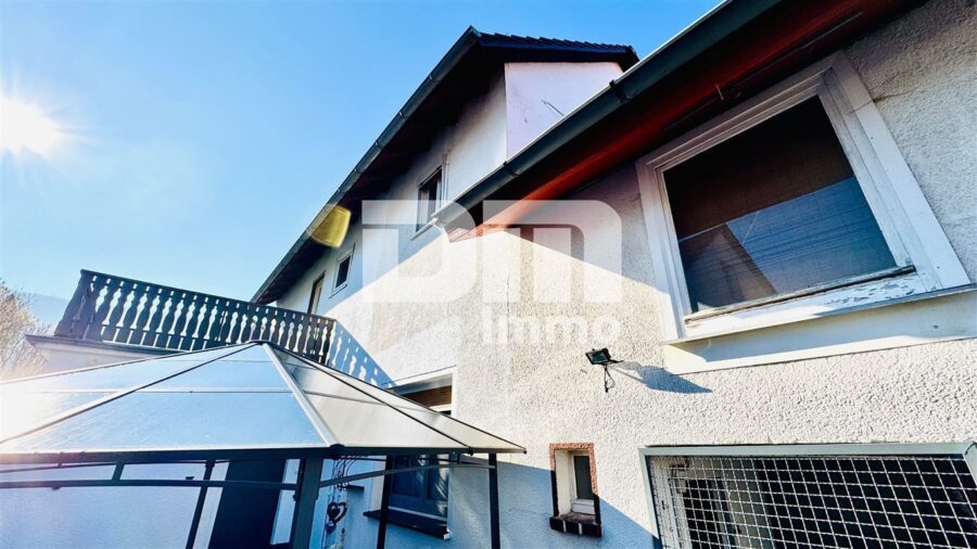 (R)eserviert!Stilvoll modernisiertes Einfamilienhaus mit Garage + Nebengebäude und Terrasse - Seitenansicht